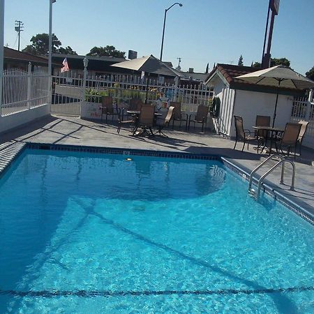 Holiday Motel Окдейл Экстерьер фото