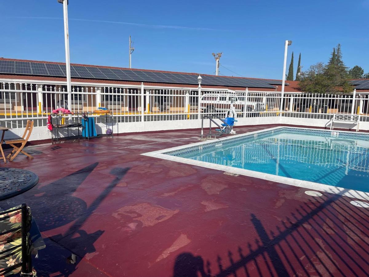 Holiday Motel Окдейл Экстерьер фото