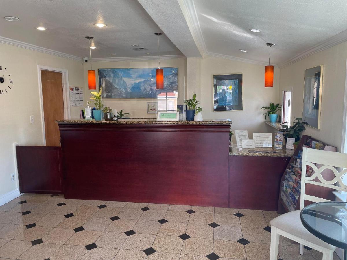 Holiday Motel Окдейл Экстерьер фото