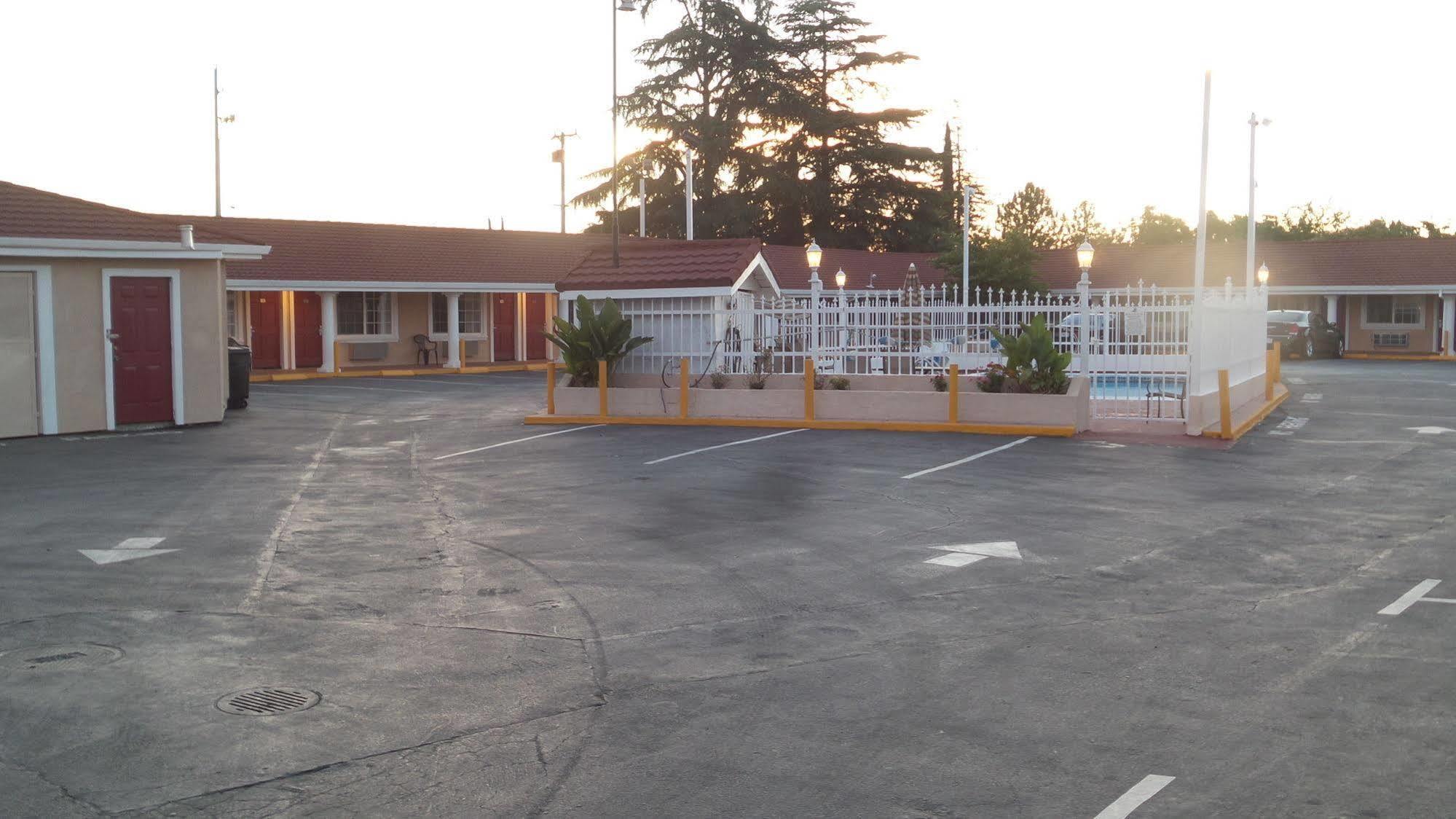Holiday Motel Окдейл Экстерьер фото